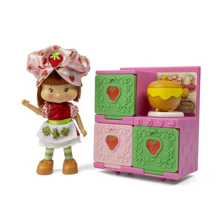 Strawberry Shortcake Poseable Doll & Berry Bake Shoppe Playset with Oven, Children Ages 3+