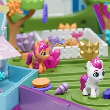 My Little Pony Mini World Magic Epic Mini Crystal Brighthouse Playset with 5 Mini Dolls