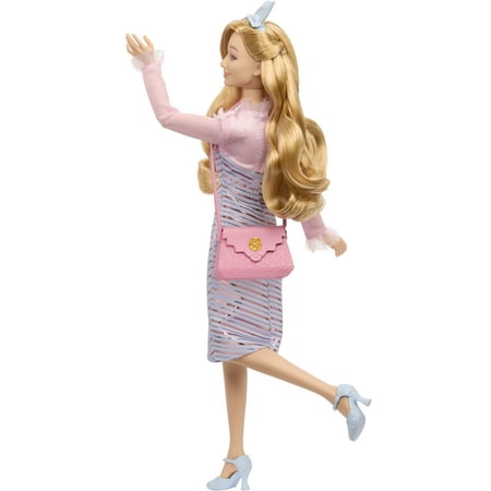 Universal Pictures’ Wicked Glinda at Shiz University Fashion Doll with Fashions & Accessories