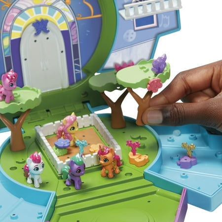 My Little Pony Mini World Magic Epic Mini Crystal Brighthouse Playset with 5 Mini Dolls